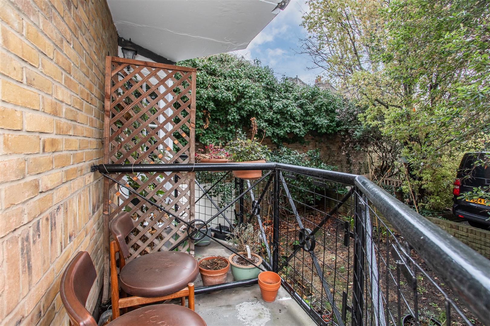 2 bed property in Coborn Mews, Bow